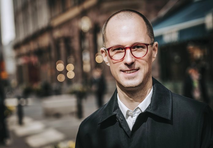 Philip Scholtzé, sparekonom på Fondbolagens förening