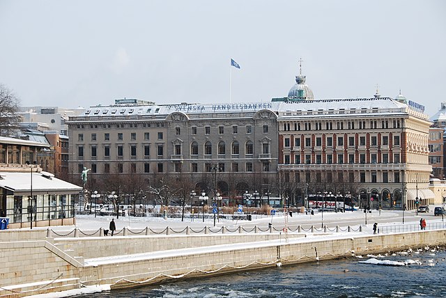 Svenskarnas köpkraft urholkas av svag krona enligt Handelsbankens senaste prognos