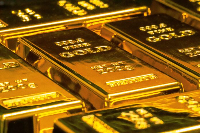Kanadas nationella poliskår utreder en stöld av guld som kan vara värd över 100 miljoner dollar.