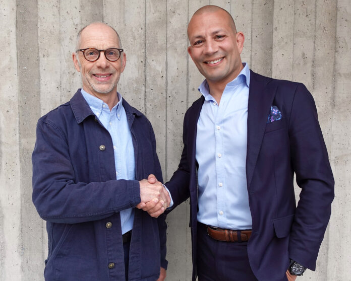 Efter 21 år lämnar Pär Hedberg över vd-rollen för Sting. Tech-entreprenören Krim Talia blir ny vd.