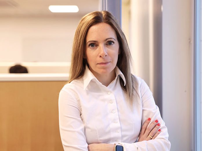 skjuter upp betalningar