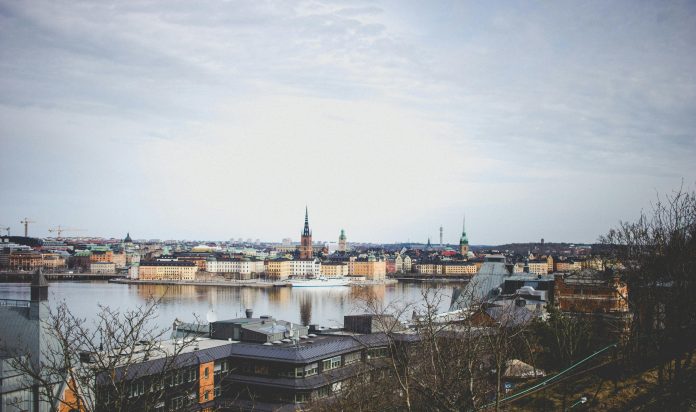 Bostadspriserna backade något i januari