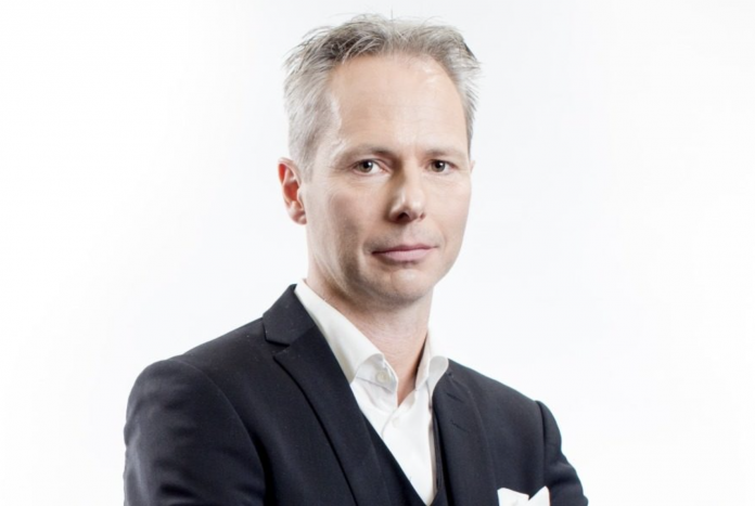 Evolution rasar på rapport